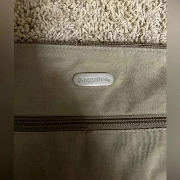 Baggallini Nylon Cross Body Handbag in Beige with Wristlet inside - Picture 2 of 7